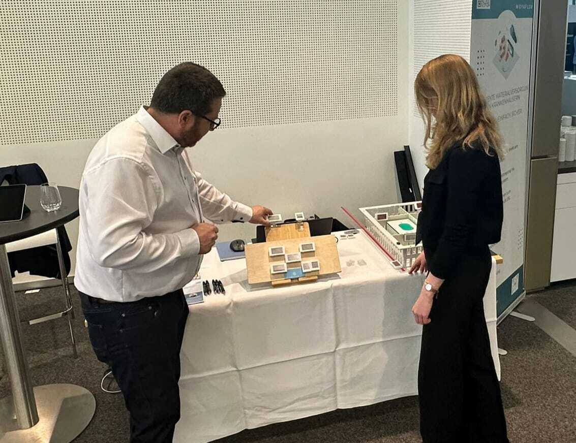 Digitale Stationsanfoderung mit elektronischen Regaletiketten 